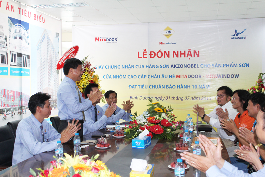 Akzonobel chung nhan mitadoor